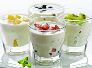 国内酸奶销售额将首超牛奶高端低温酸奶成乳企角力焦点