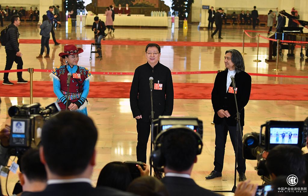 全国政协十三届一次会议第二场“委员通道”聚焦