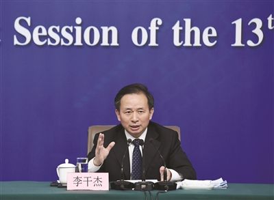 环境保护部负责人回应关切：打好污染防治攻坚战