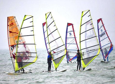 捡菌子、赛帆船……文旅场景又“上新”了！激发夏日消费新活力