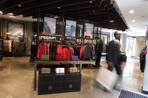 羽绒服夏季“热销”成双刃剑　业内人士：深耕原创设计 提升产品附加值