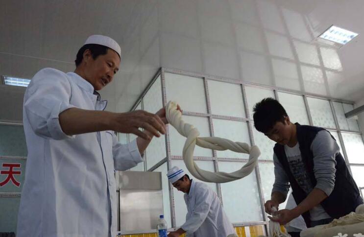 甘肃用“拉面经济”造血精准扶贫