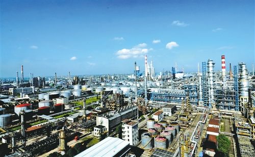 遏制低水平重复建设 推动石化行业向绿向智向高端