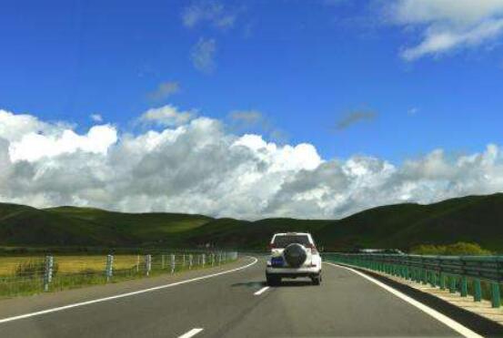 产业生态活力显现 自驾游市场蓬勃发展