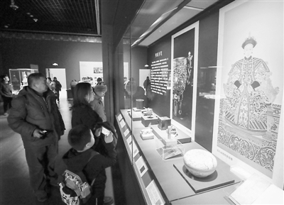 赏文物看大展 春日踏青文博游火热