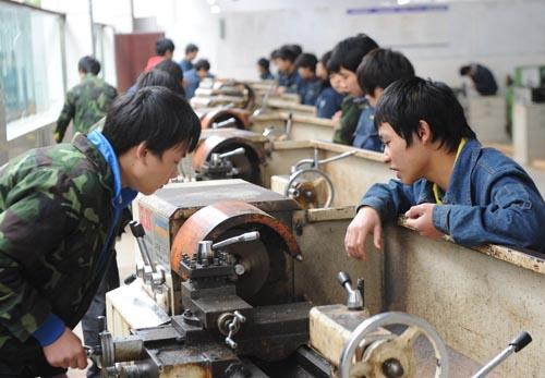 推进高等职业教育发展培育大国工匠