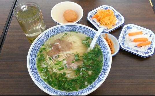 治机场天价餐要用市场手段