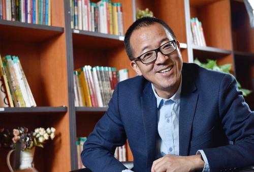 从两会提案到落地行动 俞敏洪如何让理想走进现实