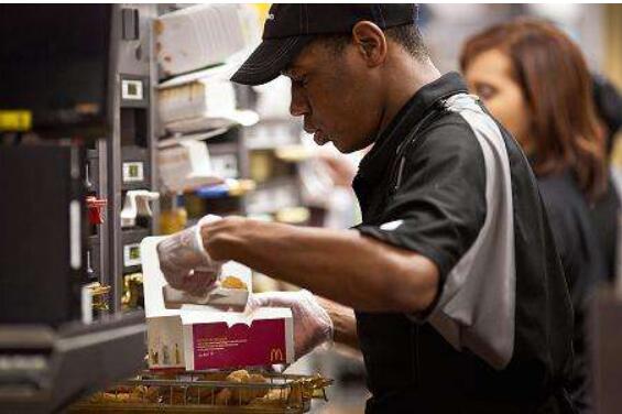 美国服务业企业招工面临困难