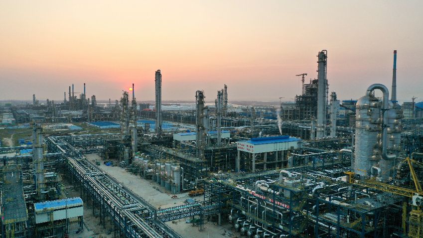 抓住外部环境转换窗口期优化炼化行业发展模式