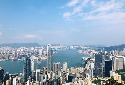 今年前三季度访港旅客同比增长近四成