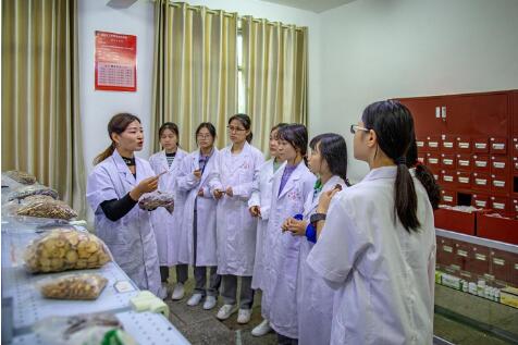 福建：提升基层中医院服务能力 有12家县中医院“三级达标”