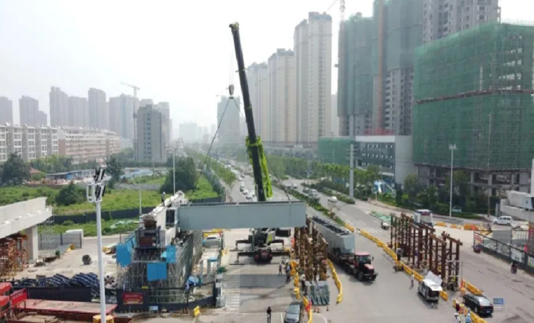 济宁济安桥路与车站西路路口立体化改造项目启动钢箱梁安装