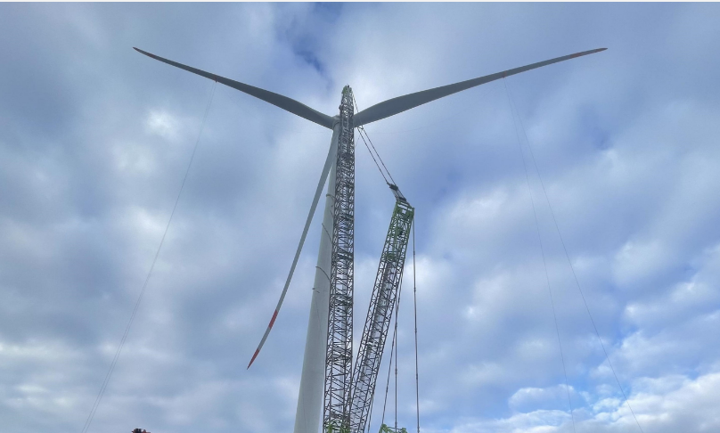 国内单机容量最大、叶轮直径最长的高原山地风机成功吊装
