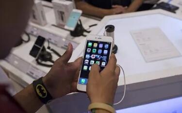 IDC：2022年全球智能手机出货量同比下降11.3%