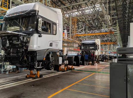 “上午发货下午就收到”：新疆重型卡车出口中亚一年卖3000多辆