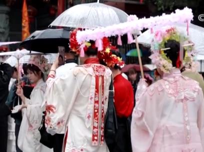 国潮、非遗乘势而上 激活消费“一池春水” 以崭新面貌洋溢生机与活力