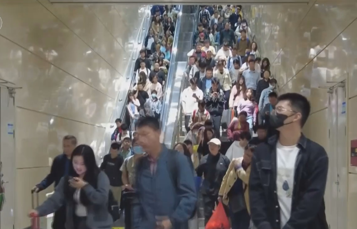 “五一”假期全社会跨区域人员流动量约13.6亿人次