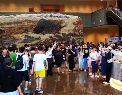 夏日文旅持续升温 消费市场迎来满满“烟火气”