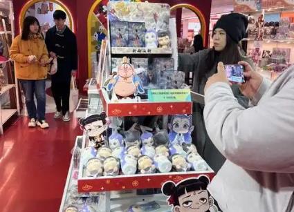 《哪吒2》已超百亿票房 电影衍生品开启新赛道