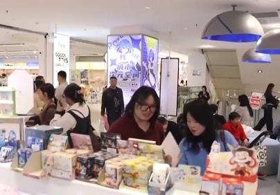 发首展上新 老商场变身“吃谷”地 多样消费场景引领新风尚