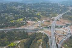 四川苍巴高速公路建成通车