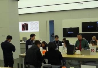 手机、相机、无人机等摄影器材销量攀升 假日“约拍经济”持续升温