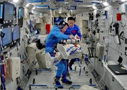 神舟十九号航天员在轨150天 太空任务成果丰硕