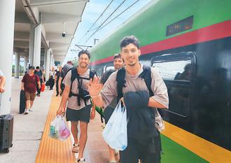 更多外国朋友“打卡”春日中国