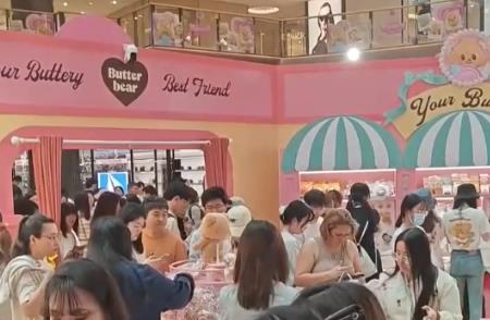 “五一”假期临近消费市场呈现红火态势 多样场景+“顶流”产品引客来