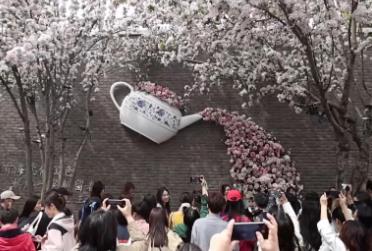 供需两侧精准发力 消费市场亮点频现