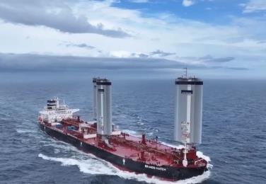 古典“风帆”牵手现代油轮 航运业绿色转型凸显“中国智慧”