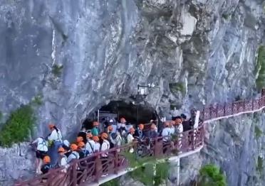 古老习俗“活”起来、“避暑+探险”“火”起来 暑期文旅热力全开