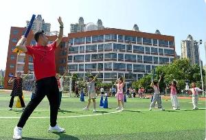 2024年全国中小学体育教师近88万人　吸引好老师 教好体育课