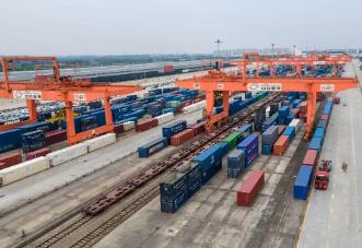 “钢铁驼队”一站直达 中亚味道飘香中国