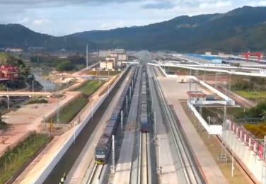 上半年中老铁路跨境运输创历史新高 “黄金大通道”作用持续显现