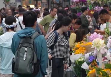 芬芳“夜经济”一路繁花燃动消费热力 定制化拍卖游客“尝尝鲜”