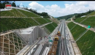 贵州盘州至兴义高铁铺轨完成