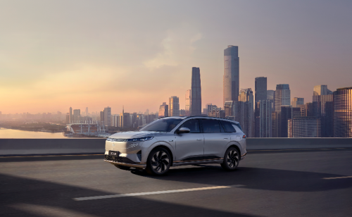 ‌东风奕派eπ008五座版：20万级“魔术空间王”，家庭舒适出行最优解？