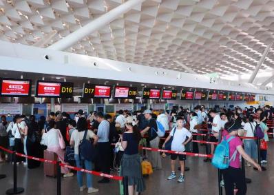 暑运过半 郑州机场旅客吞吐量超270万人次