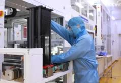 上半年全国小微企业贷款余额同比增长12.49%