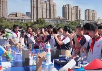 能触摸、能操作！“流动科技馆”进校园 播撒科学种子点燃青少年科技梦