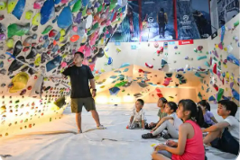 开动供需引擎扩大体育消费