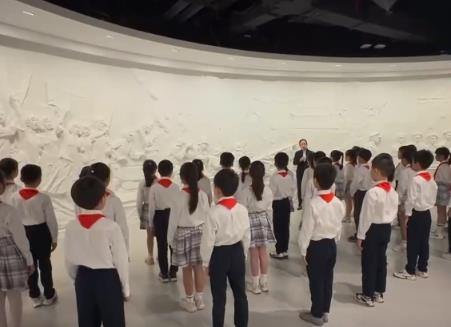 各地红色场馆迎来参观热潮 互动式体验让抗战历史“活起来”