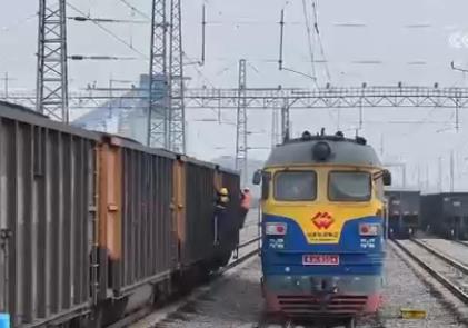 我国首条绿色供能铁路项目正式投运