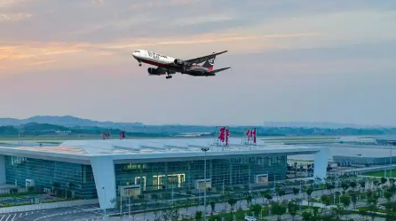 我国首个专业货运枢纽机场加快连接全球