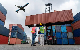 为服务出口提供更多保险支持