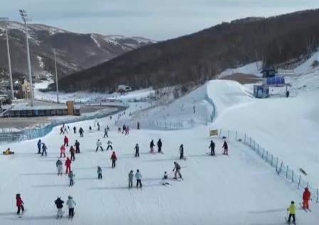 一季到四季；小众到大众！创新重构冰雪产业链 冰雪消费释放新增长点