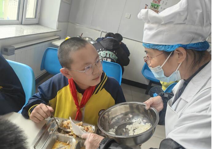 创新“妈妈管理模式” 黑龙江省富裕县逸夫小学食堂赢得好评