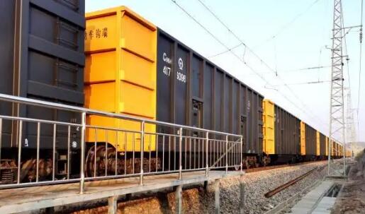 国产载重96吨重载车辆在国铁集团能源运输干线正式投入使用